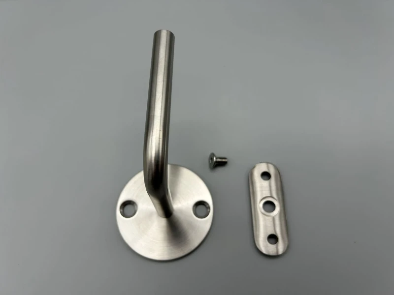 Handlaufhalter-Wand D = 42,4 Ronde D = 66 2 x Bohrung 8,3 Anschraubplatte für Rohr Ø42,4