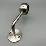 Handlaufhalter-Wand D = 42,4 Ronde D = 66 2 x Bohrung 8,3 mit Kugelring für Rohr Ø42,4